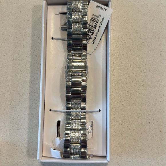 Michael Kors Apple Watch band - Picture 2 of 8